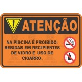 Na piscina é proibido: bebidas em recipientes de vidro e uso de cigarro.
